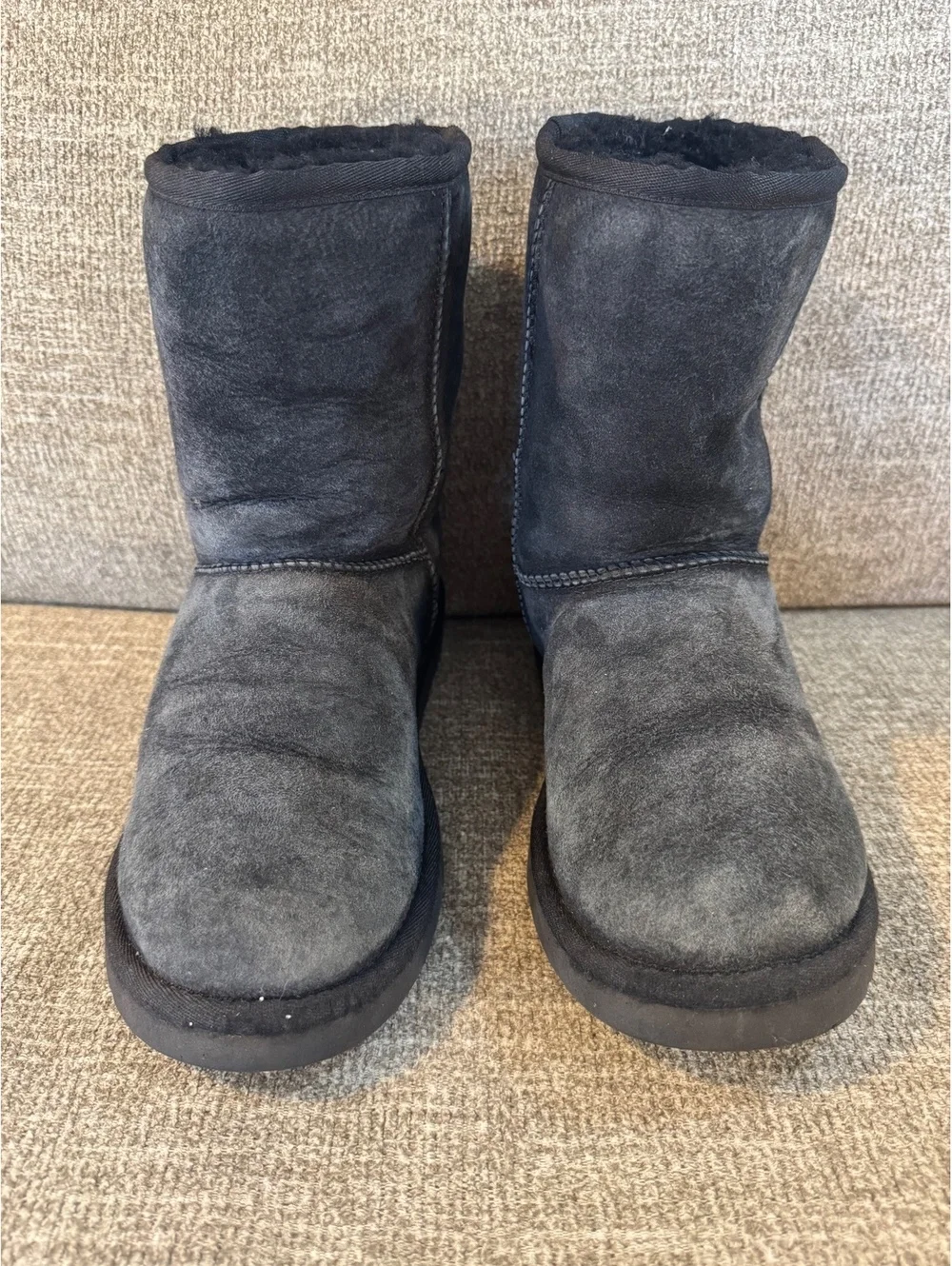 UGG Classic Short II Boots Black Suede Leather Women’s Size 7 Style 5825
